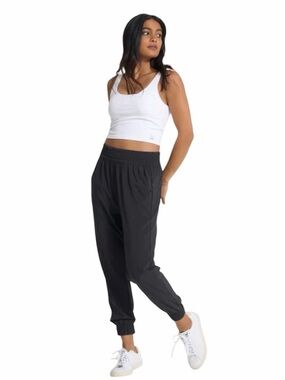 VUORI Women’s Villa Jogger in Black - Like New, Medium